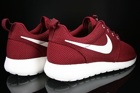 roshe run rouge blanc